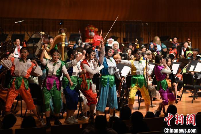 “音樂奇妙夜”西安上演歌者、樂手化身“卡通人”