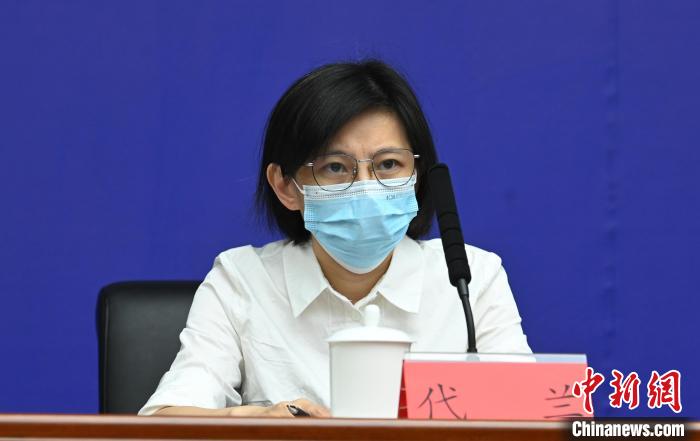 成都市經(jīng)信局總工程師代蘭?！“苍?攝