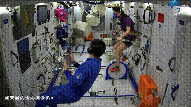 航天員在軌鍛煉。圖片來源：中國載人航天工程辦公室官方微信