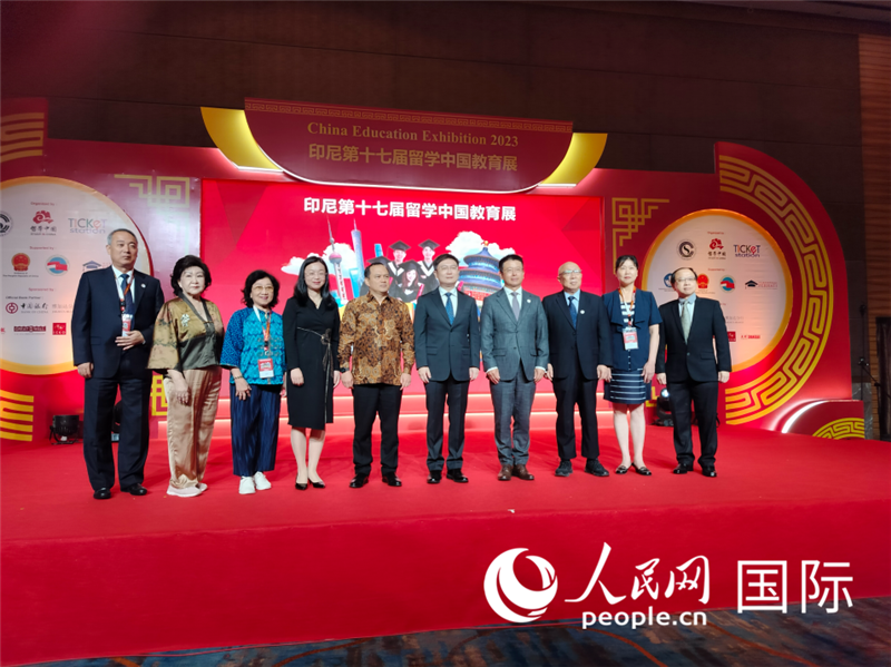 與會嘉賓合影。人民網(wǎng)記者  李培松攝