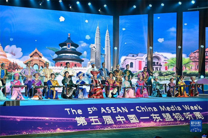 10月21日，在馬來西亞行政首都普特拉賈亞，演員在第五屆中國—東盟視聽周開幕活動上表演。新華社記者 程一恒 攝