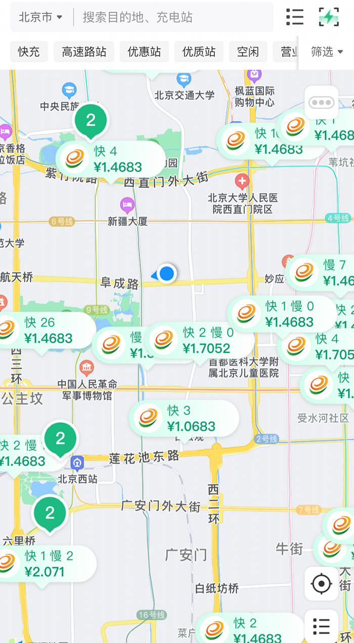 中新財(cái)經(jīng)查詢相關(guān)充電APP發(fā)現(xiàn)，電價(jià)平峰時(shí)段，快充樁的價(jià)格普遍在1.4元度左右。