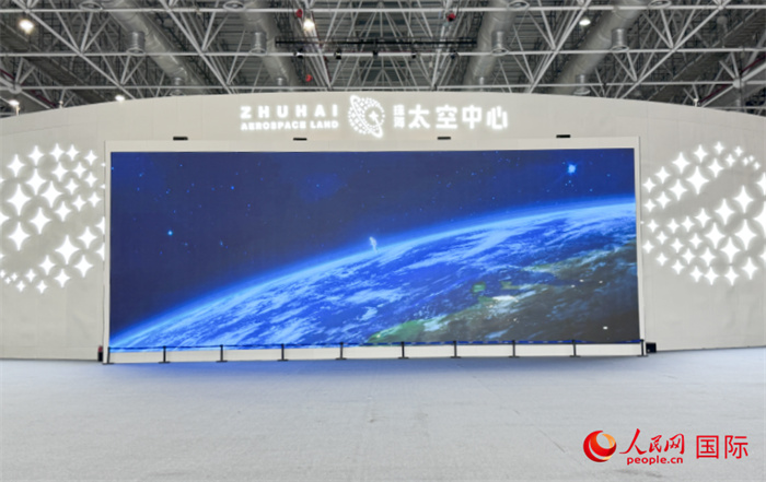 珠海太空中心是珠海市為發(fā)揮中國航展品牌效應(yīng)和帶動效應(yīng)而打造的“永不落幕的航展”。人民網(wǎng)記者 張麗鷗攝