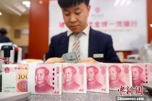 資料圖：銀行工作人員清點(diǎn)貨幣。<a target='_blank' href='/'><p  align=
