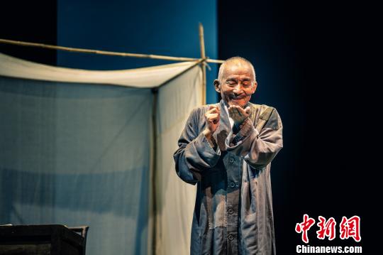 游本昌《弘一法師·最后之勝利》劇照。游思涵 攝