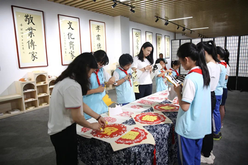 1、長沙市雨花區(qū)校園清廉家風(fēng)館開館。受訪單位供圖
