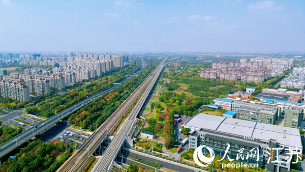 航拍幸福街道。人民網(wǎng)記者 王繼亮攝