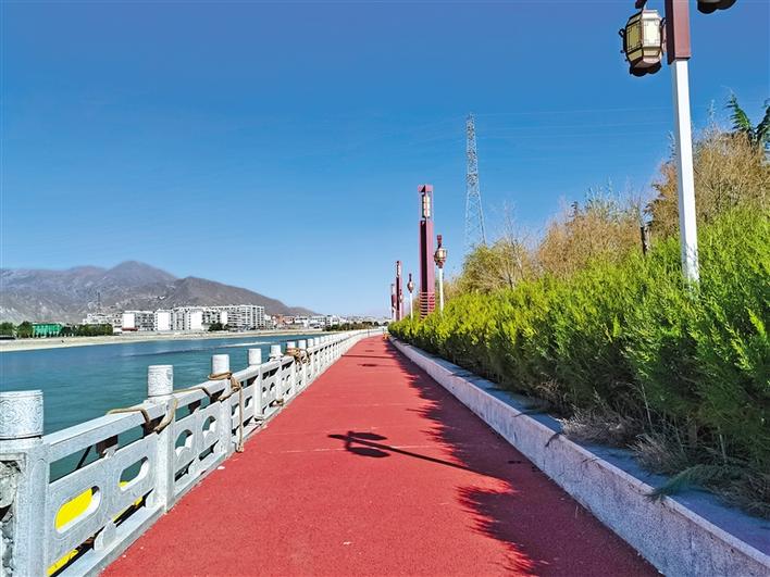 圖為濱河體育公園自行車車道。.jpg