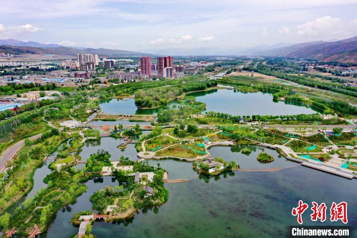 西北城市西寧立生態(tài)文明高地新典范：“一城山水、百園千姿”
