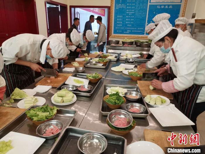 拉薩聚焦高校畢業(yè)生、農牧民就業(yè)任務指標均超額完成