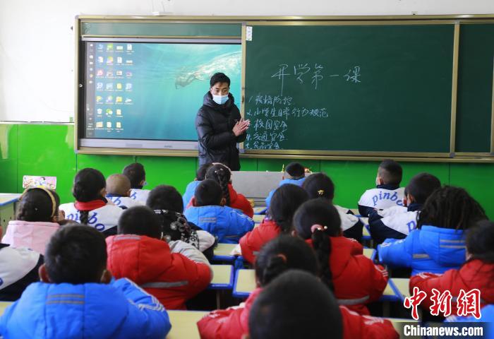 圖為學(xué)生正在上課?！●R銘言 攝