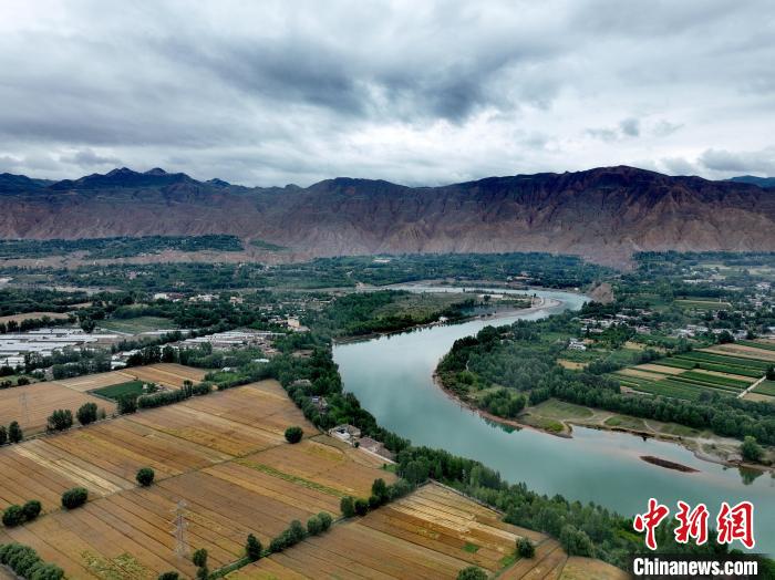 圖為黃河岸畔景色。(資料圖) 李玉峰 攝