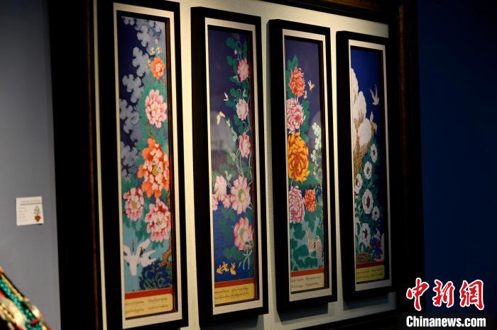 圖為5月16日，展覽中新創(chuàng)唐卡作品《四季花》?！±盍?攝