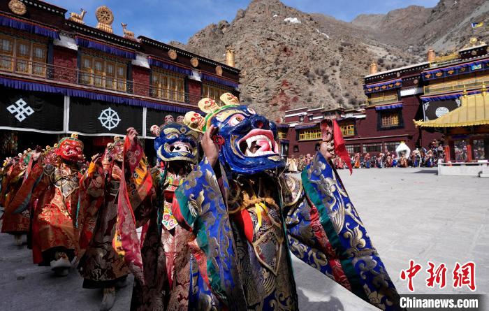 西藏拉薩楚布寺僧人迎藏歷木蛇新年